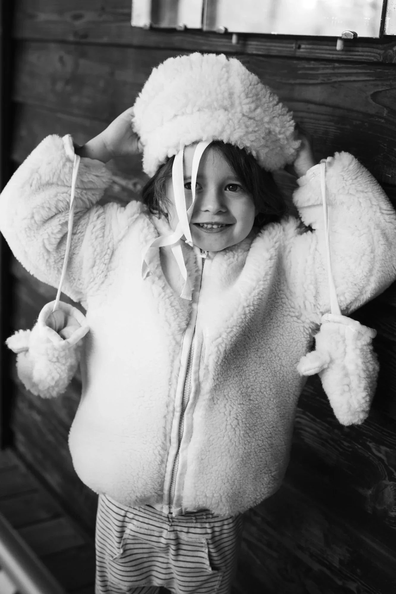 Polar Bear Woolen Baby Gloves - MellowConceptStore